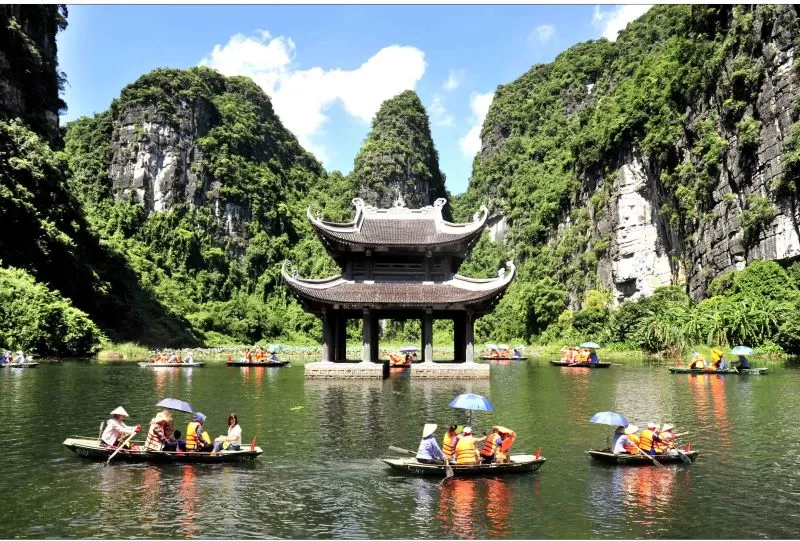 【貸切】ニンビン1泊2日ツアーハノイから出発・シルク村、線香村１泊タムコック-ニンビン・ホアルーチャンアン•日本語ガイド付き